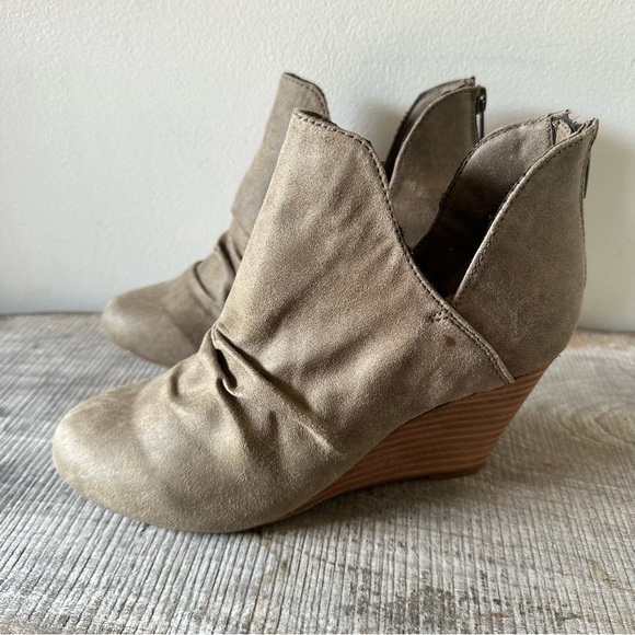 Report Gower Cutout Wedge Bootie - Picture 5 of 8